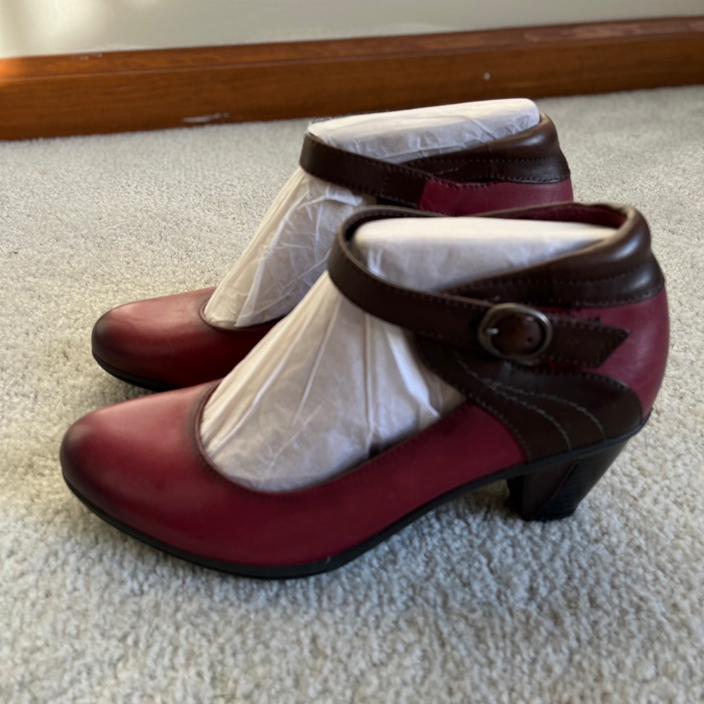 Earth Garnet Pumps